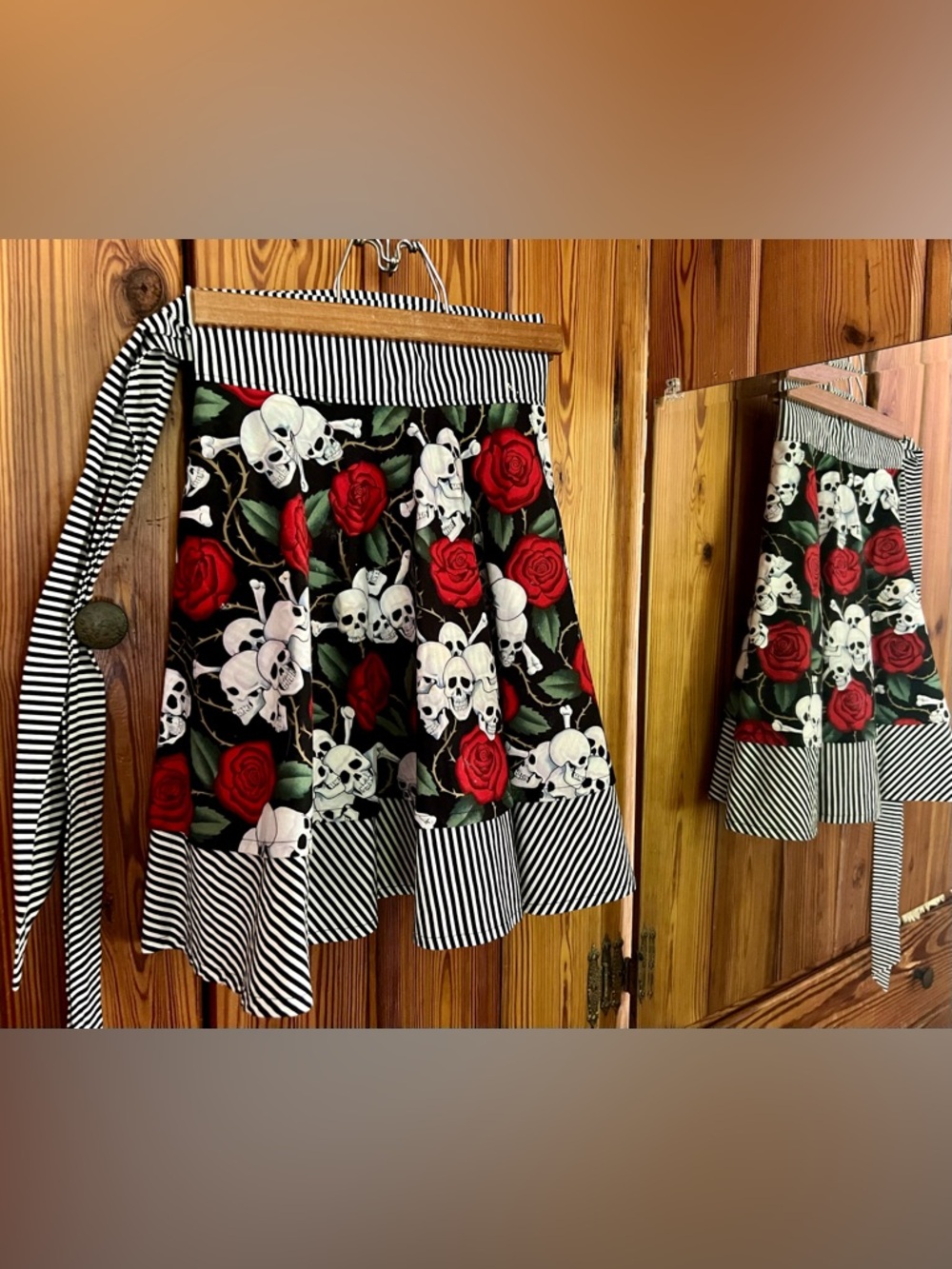 Bambino Amore Apron - Skulls Roses B&W Stripes gothic Hostess Rockabilly Pin-up